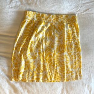 Loft skirt size small. Never worn. Has pockets!